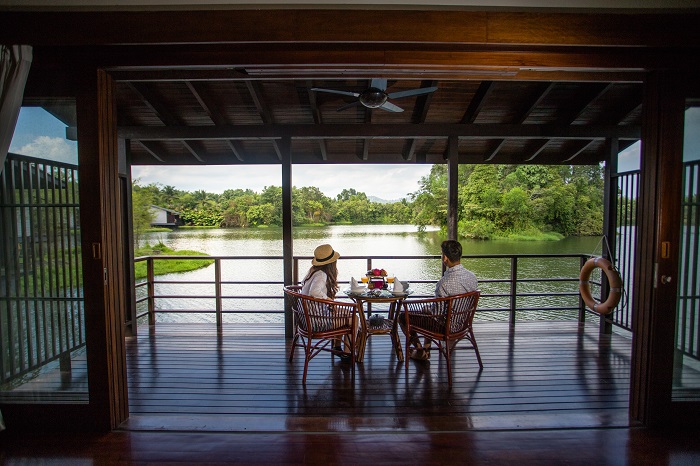 Guests enjoying breakfast in Jala Villa overlooking the rehabilitated lake.