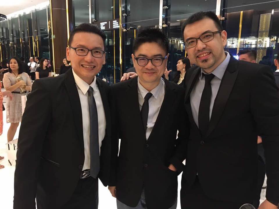 RentGuard创始人黄治诚(左起)、陈鹏天积极向地产中介推广其公司研制的作业平台。右为本地著名二手房搜寻网站Propwall负责人张邦俊。