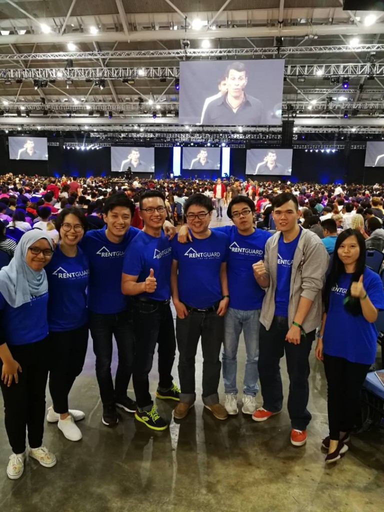 RentGuard 团队今年2018到新加坡参加世界潜能激励大师安东尼•罗宾的「激发无限潜能走火大会」。