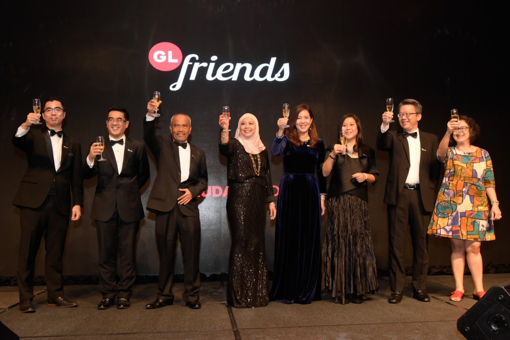 Gamuda Land senior management toasted to friendships at the launch of GL Friends loyalty programme.  L-R: Gamuda Land project director Aw Sei Cheh, Mohammed Rashdan, Gamuda Bhd executive director Datuk Abdul Sahak Safi and wife, Gamuda Land marketing & sales executive director Lillian Lung Hian Li, Gamuda Bhd head of talent management & organisational development Murnira binti Abdul Mury, Gamuda Land business development executive director William Lim Chang Moh and wife. 
