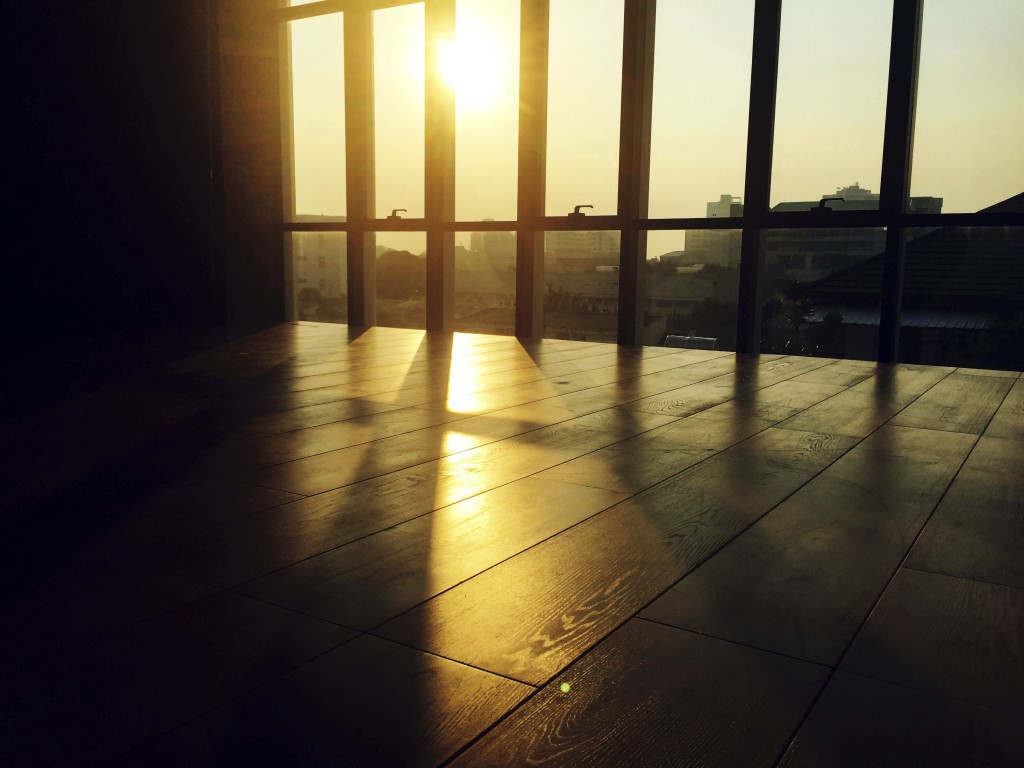 Light does some unpredictable things to certain materials, but the effects can be tweaked by varying the quality of light or material – finding the right blend may require a series of trial-and-error tests. Designed by rawpixel.com / Freepik