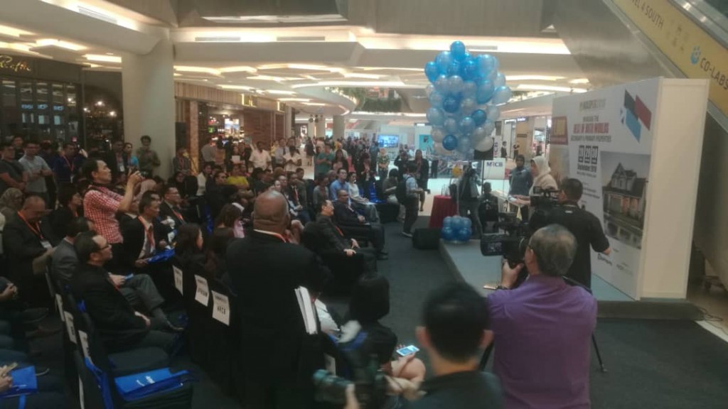 Minister of Housing and Local Government, YB Zuraida Kamaruddin, addressing organisers, visitors, and members of the media at the launch of MASPEX '18.