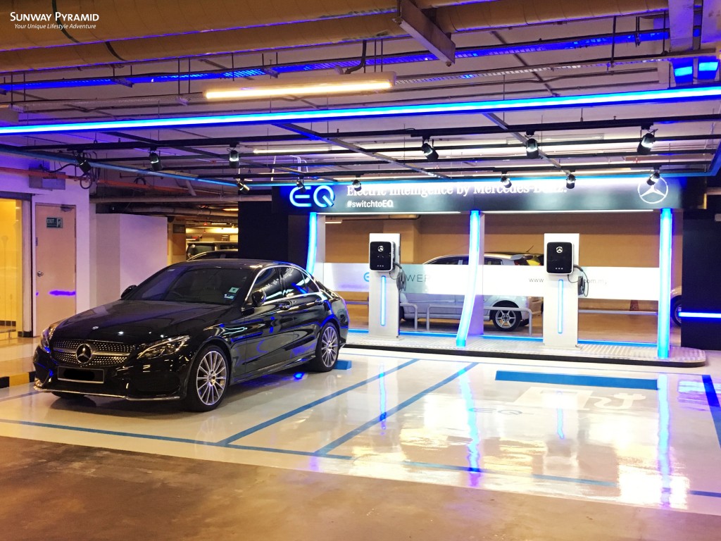 MERCEDES-BENZ_CHARGING_STATION