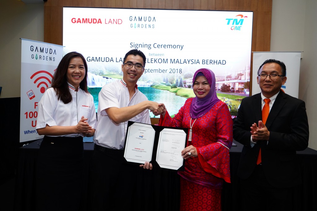 (L-R) Lillian Lung, marketing & sales executive director, Gamuda Land; Aw Sei Cheh, project director, Gamuda Land; Datuk Zuraidah Mohd Said, state vice president, TM Selangor; Nizamuddin Hashim, head states, TM One