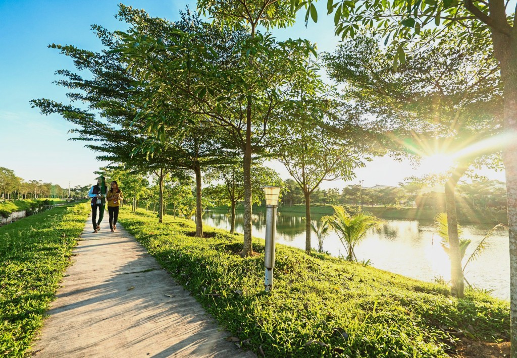 The emphasis on green buildings is aimed at promoting sustainability of the environment and construction as well as moving towards a low-carbon community.