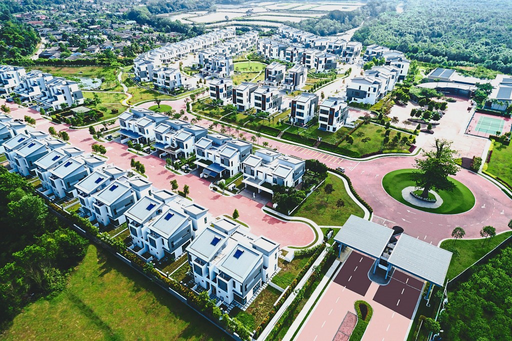 Sunway Lenang is a low-density development limited to only five units per acre that is equipped with gated and guarded features such as 24-hour security to ensure the safety of residents.