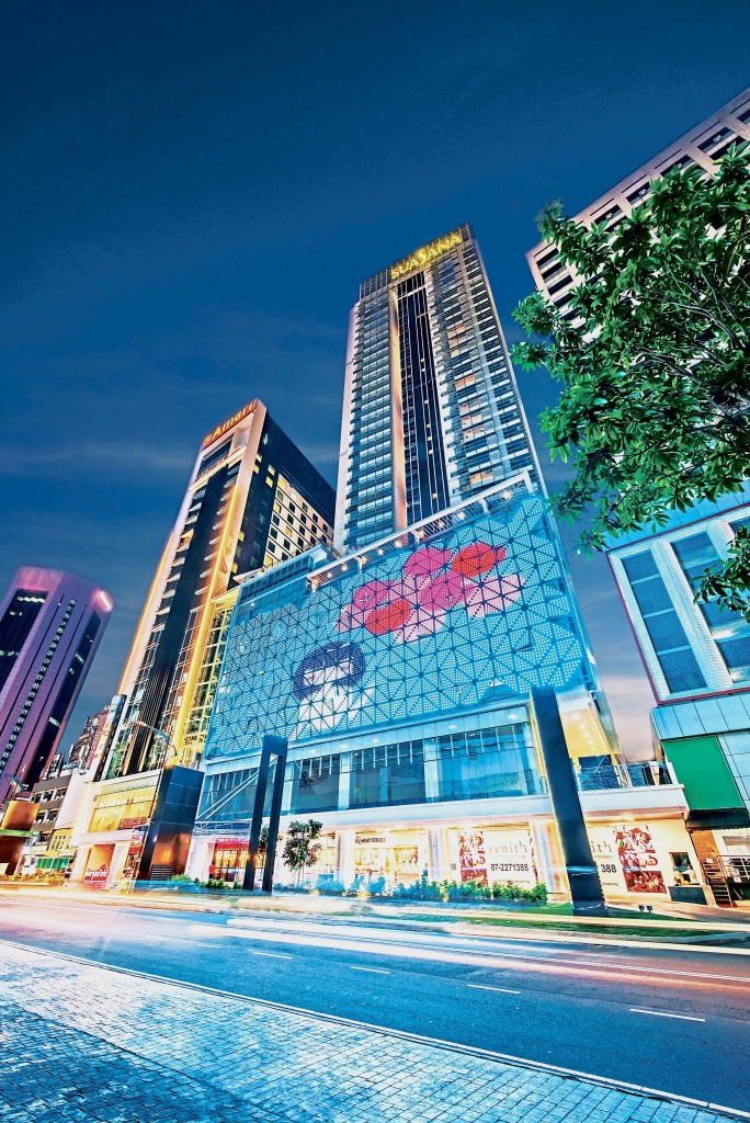 Suasana Iskandar’s strategic location puts it within walking distance of the Sultan Iskandar Customs, Immigration and Quarantine Complex and the future Rapid Transit System station at Bukit Chagar.