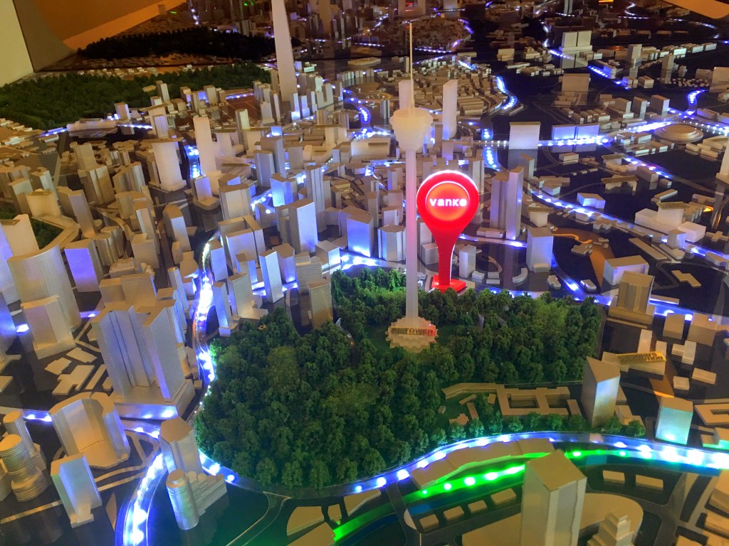 万科在大马的第一项地产项目位于较为敏感的首都市中心热带雨林保留区旁，到目前为止还没得到政府放行。