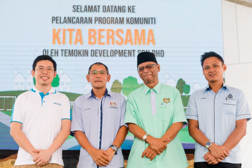 Groupshot: (from left to right) Temokin Development Sdn Bhd Chief Executive Officer, Tan Chien Chyi, MPPG Urban and Rural Planning Department officer, Tuan Haji Nor Rahman bin Mustaffa, Ahli Majlis