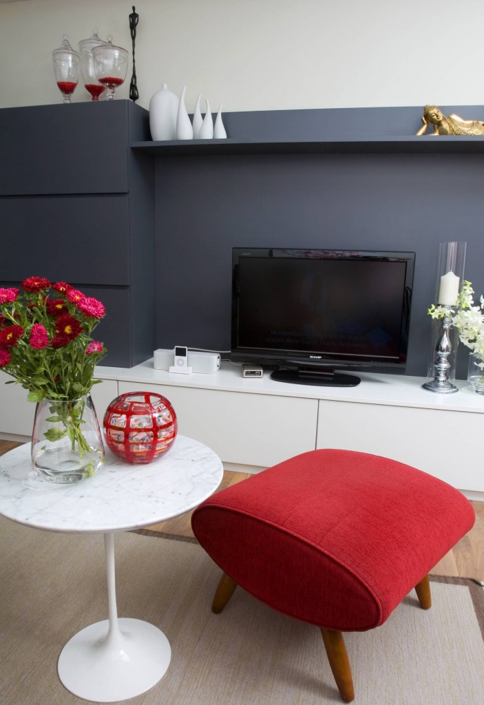 A grey and white palette with red as a highlight colour seems to work well for Eric's concept of a "modern, classical style."