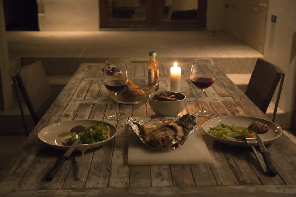 table-light-wood-wine-night-floor-1279192-pxhere.com
