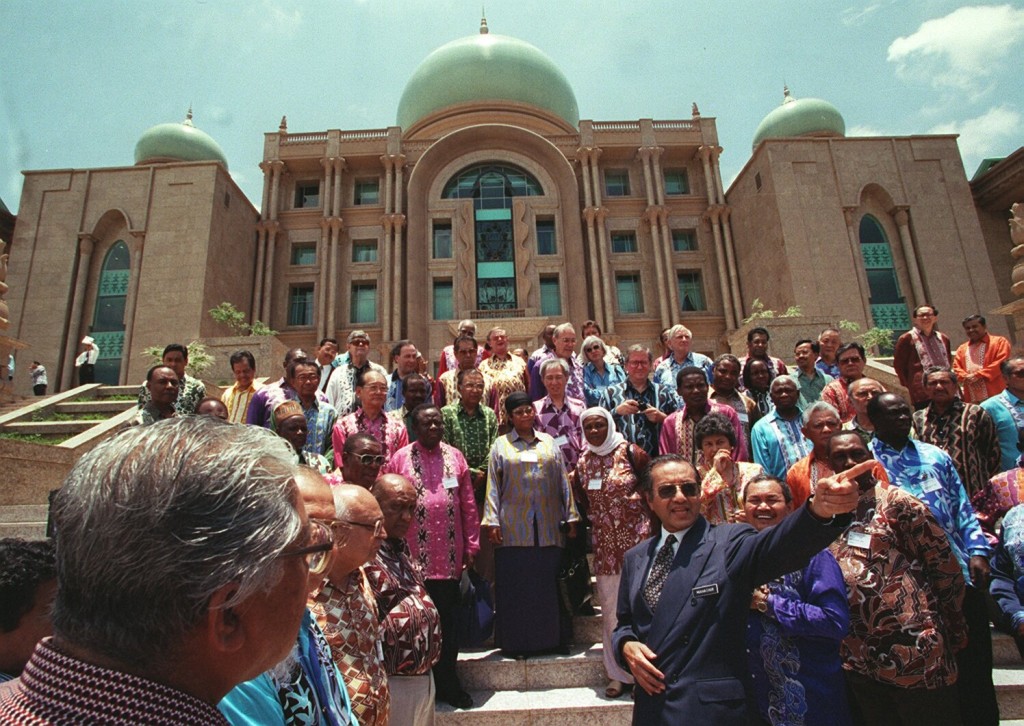 Prime Minister Datuk Seri Mahathir Mohammad with delegates of the Commonwealth Chief Justices and Attorney Generals during a visit to Putrajaya in 1999.