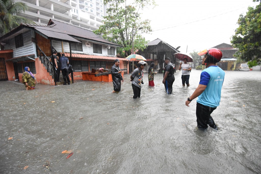 Flooding in Kampung Jalan Masjid in Jelutong, George Town. Starpic  by MUSTAFA AHMAD/The Star/20 February 2019.