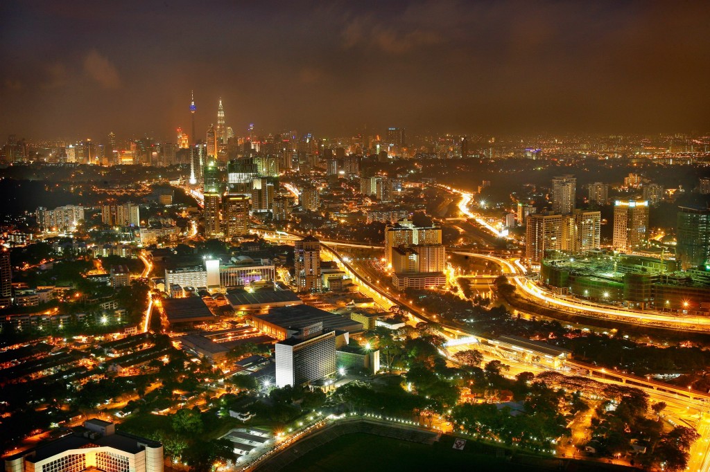 City Development... This picture was taken at Menara TM showing that Kuala Lumpur has grown into a metropolitan city over the 20 years. Development has spilled over to outside the city centre such as Pantai Dalam, Bangsar and the Petaling Jaya border.-Art Chen/ The Star. Urban magnificence... A photo taken from Menara TM showing Kuala Lumpur's massive urban sprawl over the last 20 years that has turned the confluence once flourishing on tin mining into an international cosmopolitan enlivened by lights and sounds.Development has also seeped beyond the fringes of the city into Pantai Dalam, Bangsar and the bordering Petaling Jaya. -  ART CHEN/ The Star (yoke teng)   //// A photo taken from Menara TM showing Kuala Lumpur's urban sprawl that has moved beyond the city centre into areas like Pantai Dalam and Bangsar and the bordering Petaling Jaya. What we have today is a metropolis enlivened by lights and sounds. - ART CHEN/ The Star (yoke teng)    *** Local Caption *** Kuala Lumpur: This picture taken from Menara TM shows Federal capitals growth into a metropolitan city over the past 20 years.