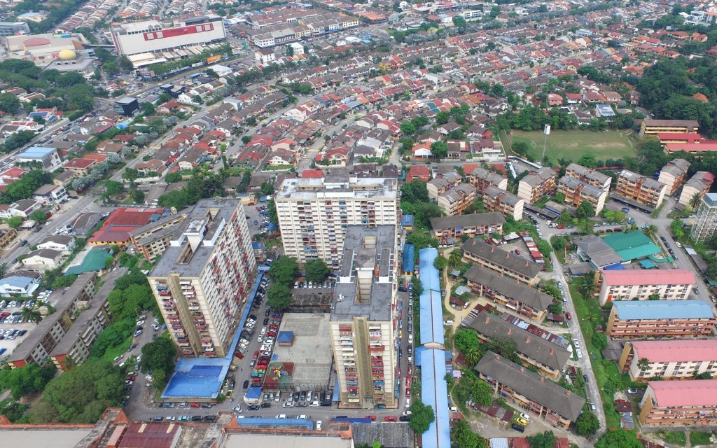 Drone shots of PPR and PPA Seri Pahang in Jalan Bukit Bangsar. IZZRAFIQ ALIAS / The Star. October 21, 2016.