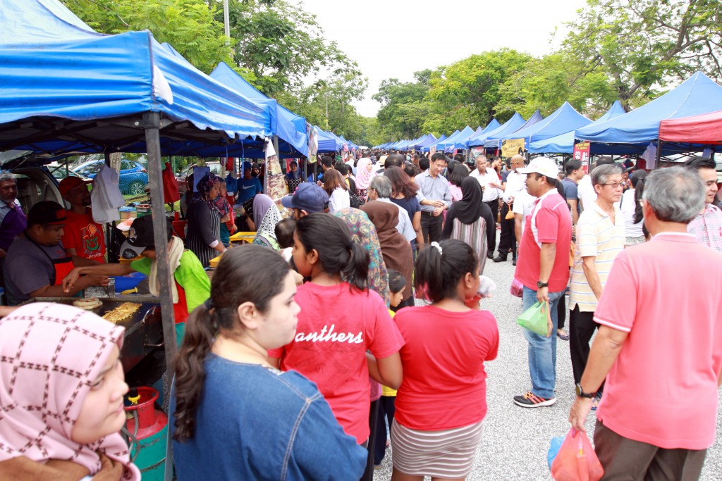 The murtabak is reportedly a popular item at the USJ 4 Ramadhan Bazaar.