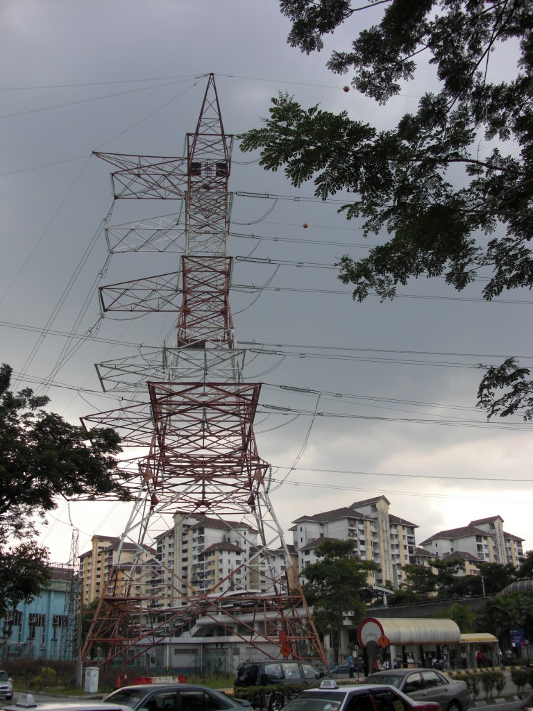 高电缆属于风水“形煞”，绝对会带来不良影响，千万不可将其误认为“文昌笔”！