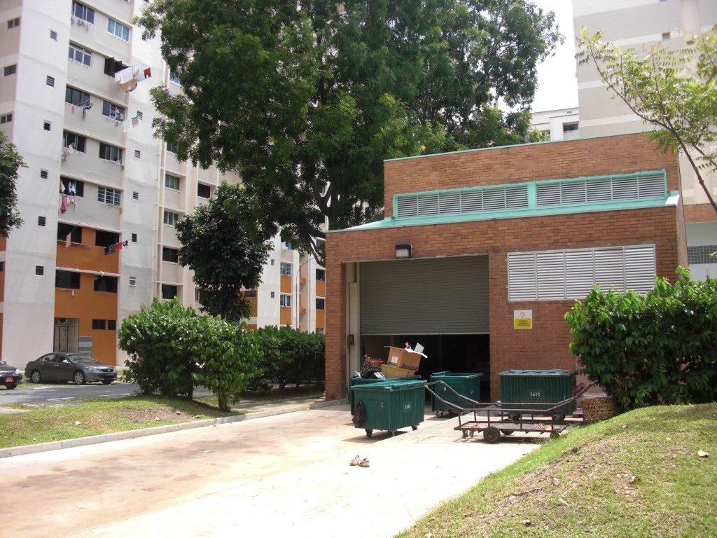 垃圾是肮脏污秽之物，因此家宅靠近垃圾房、垃圾场及巴刹绝对不适宜过于靠近家宅。