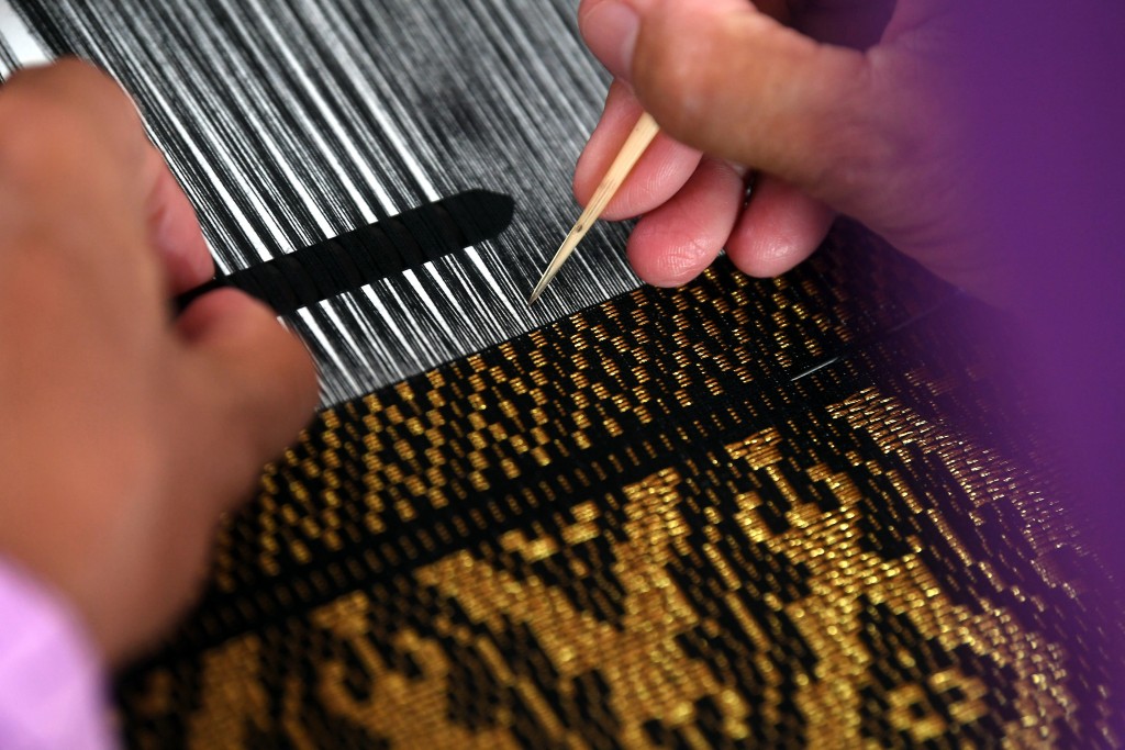 FEA05_030619_SONGKET