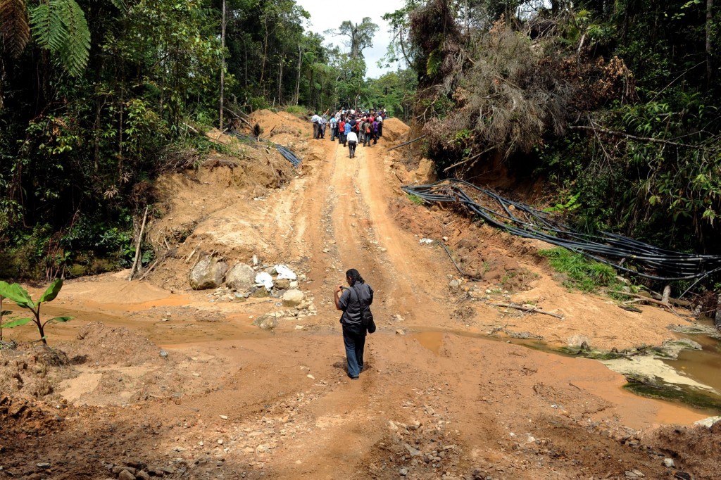 The picture show the starting route to Gunung Korbu that is also using route to Gunung Gayong.