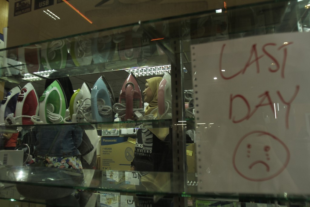 a sad smiley signify the last operational day for the shops. YAP CHEE HONG/ The Star.