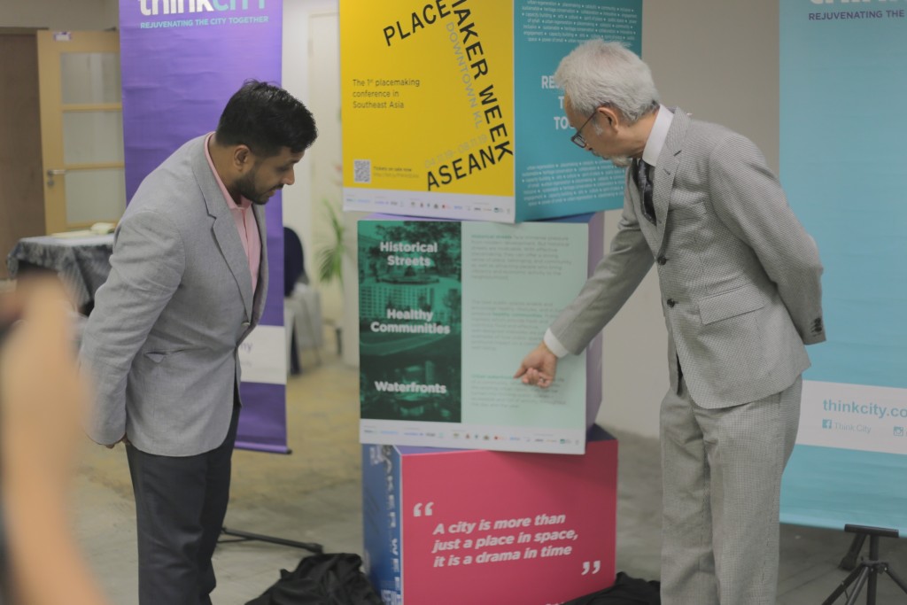 Hamdan Abdul Majeed (left) managing director of Think City Sdn Bhd explaining about Placemaker Week ASEAN 2019 to YBM Senator Dato’ Raja Kamarul Bahrin (right), Deputy Minister of Housing and Local Government after the unveiling and official launch the Placemaker Week ASEAN today.