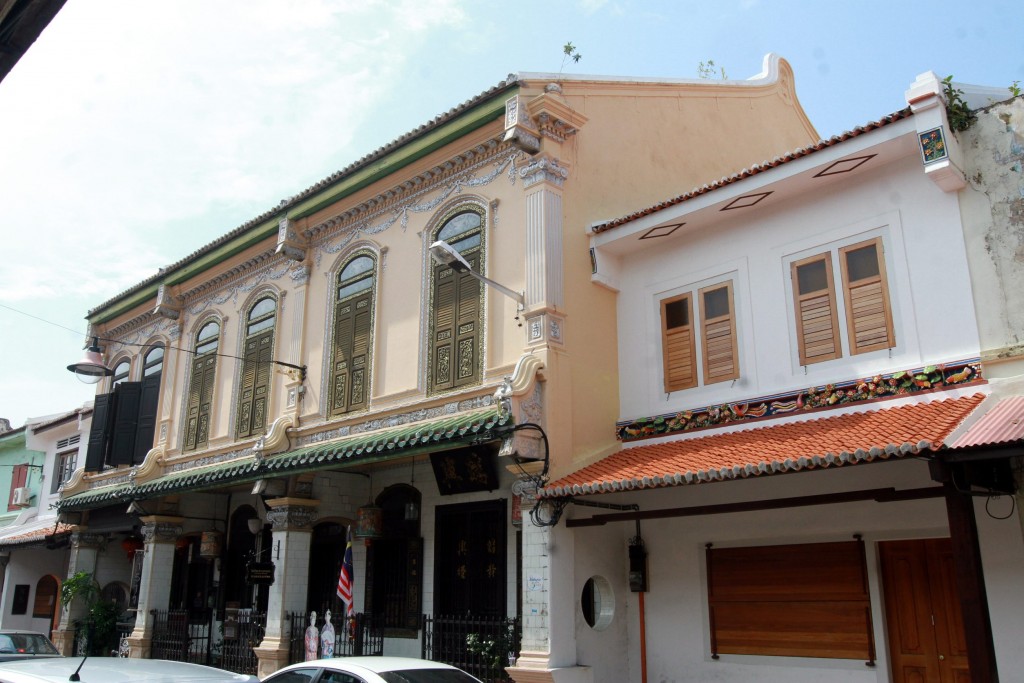 The Baba & Nyonya House Museum, also known as the Baba Nyonya Heritage Museum, is a museum showcasing the local history of ethnic Chinese-Malays, called Baba-Nyonya or Peranakan in Malacca.