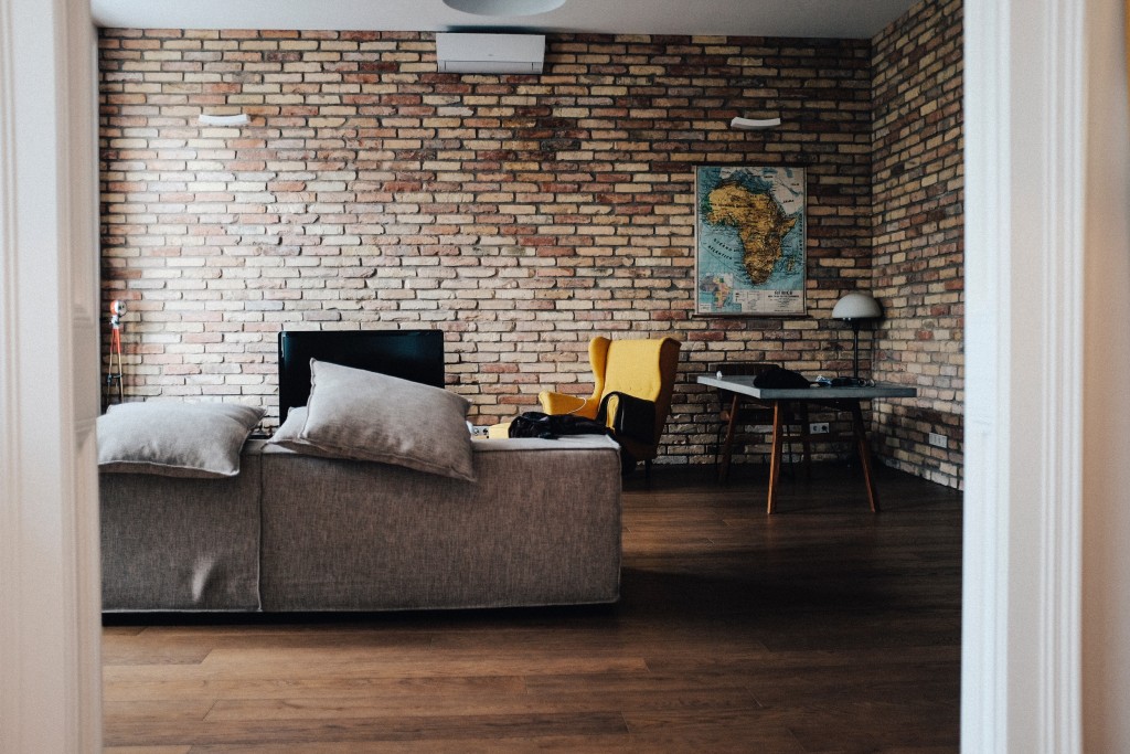 The long rectangles in this brick wall also make the space seem wider. Photo by Justin Schüler on Unsplash.