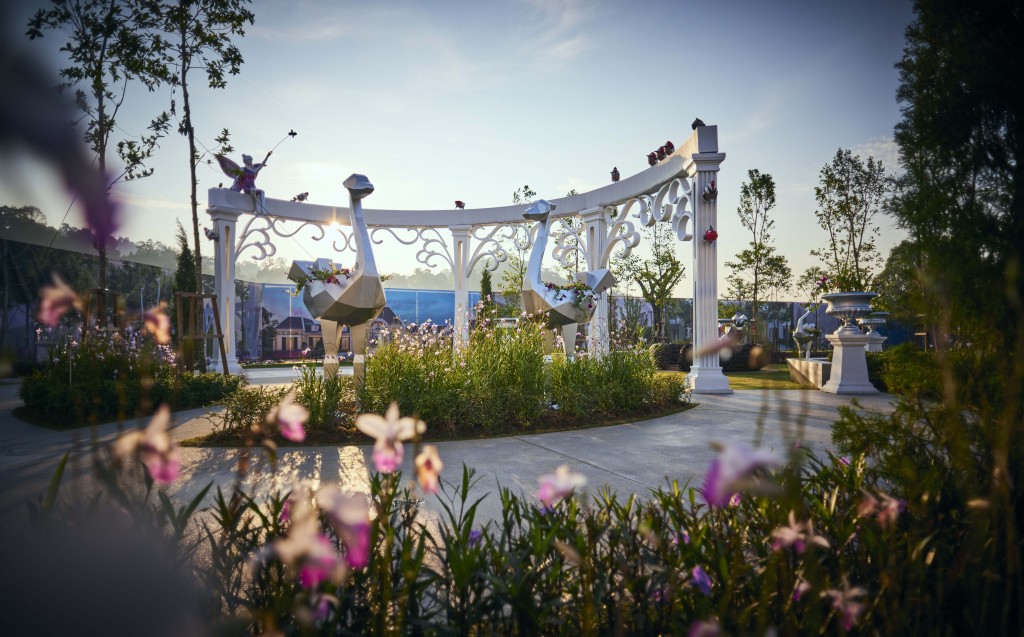 There are 30 pocket gardens in the precinct.