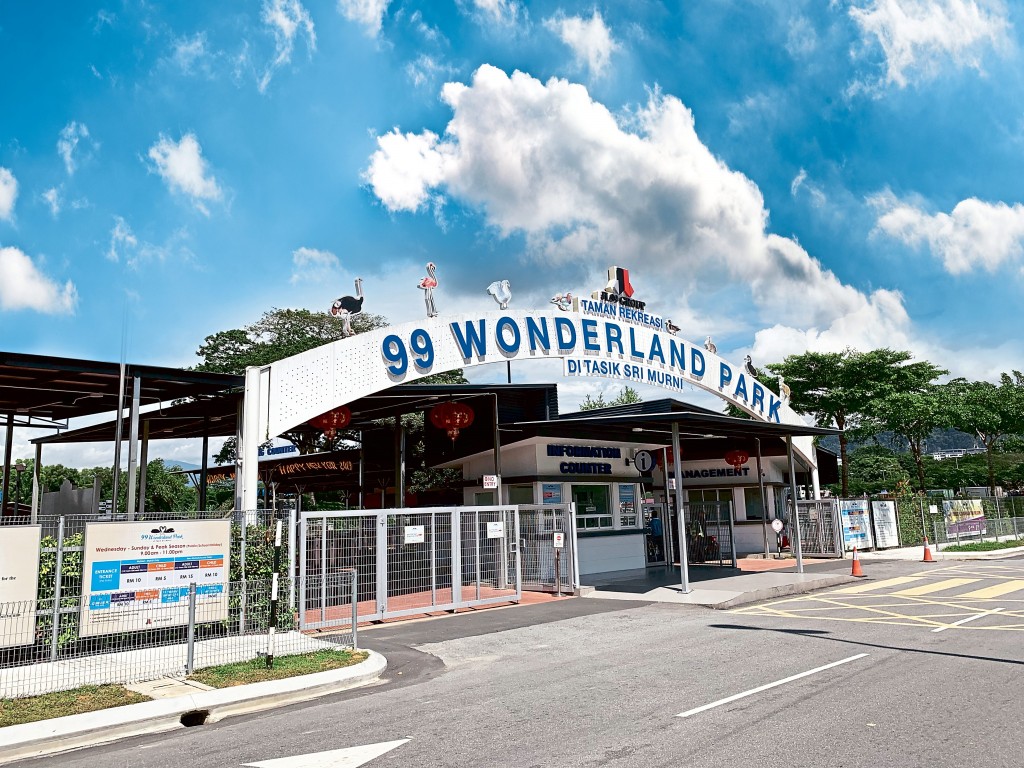 The 99 Wonderland Park plays host to 22 attractions. Newly opened exhibits are such as the Malayan tapir, sun bear and saltwater crocodile.