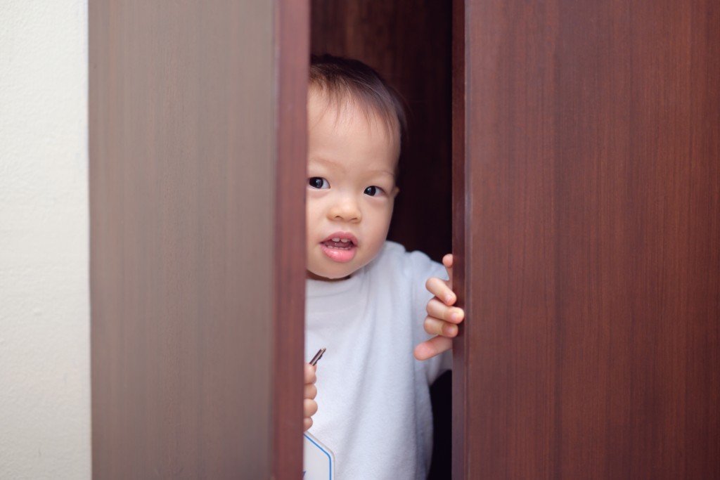 Dark coloured furniture minimise the visibility of scuff marks