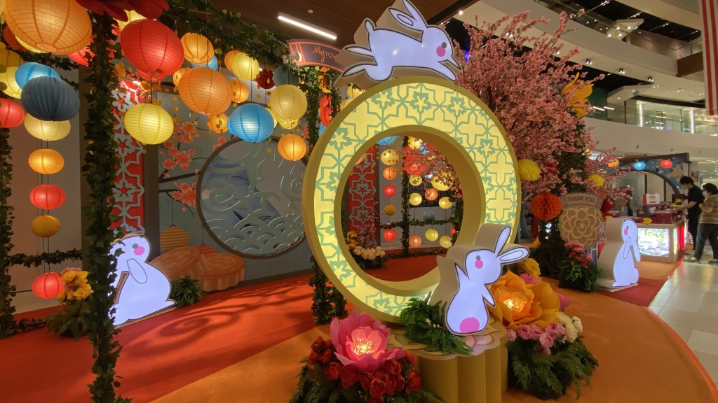 Mid-Autumn Festival themed decor at MyTown.
