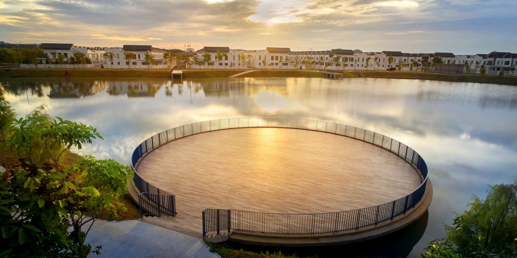 Mesmerising water features and a quaint atmosphere converge at the Matrix Residences.