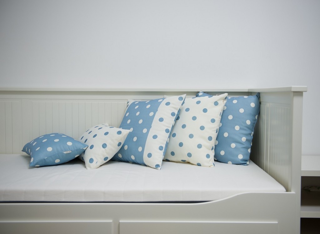 20027553 - comfortable corner in family room