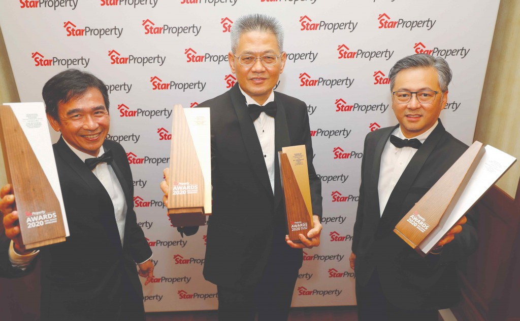 Matrix group managing director Ho Kong Soon (centre), flanked by property development CEO Leong Jee Van (left) and group sales and marketing chief officer Lim Kok Yee holding their trophies. 