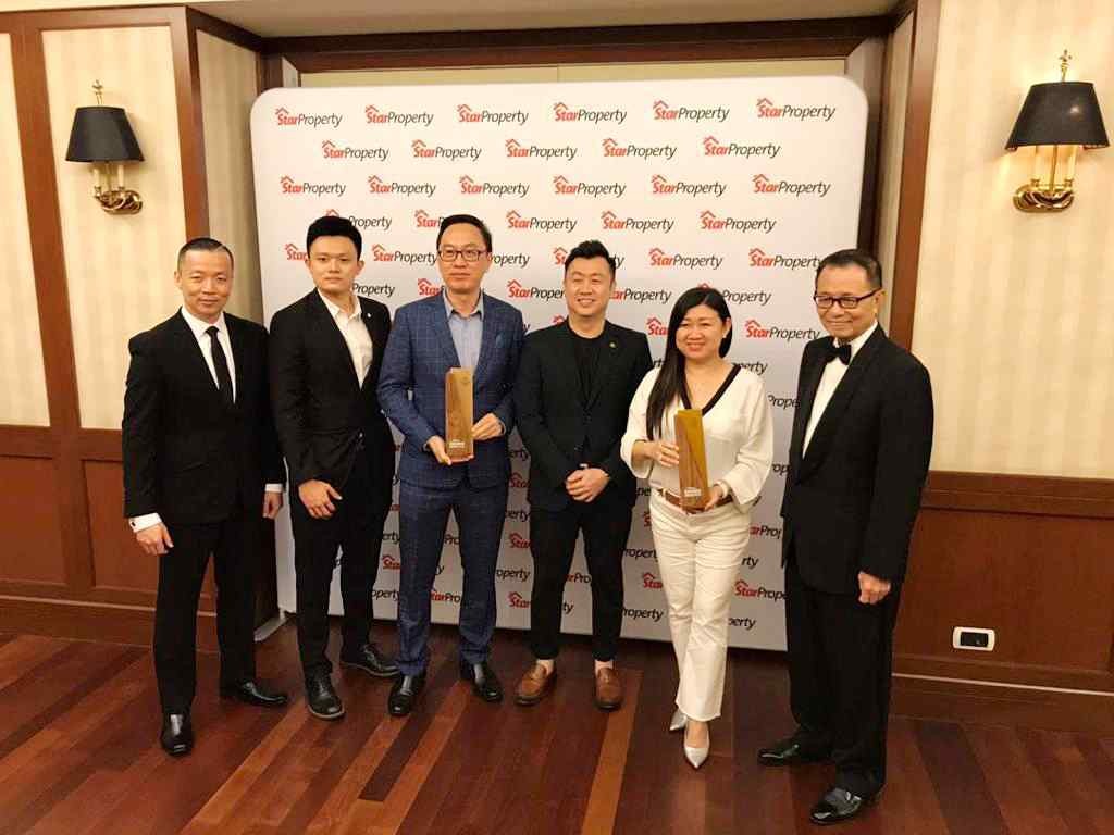 Sheng Tai International president Datuk Leong Sir Ley (2nd from right) and chief financial officer Tyson See (centre) holding the trophies as (from left) Yap, Sheng Tai International assistant sales manager Roger Tai Bang Jyh and general manager Nicholas SC Leong, and Fu point to the awards.