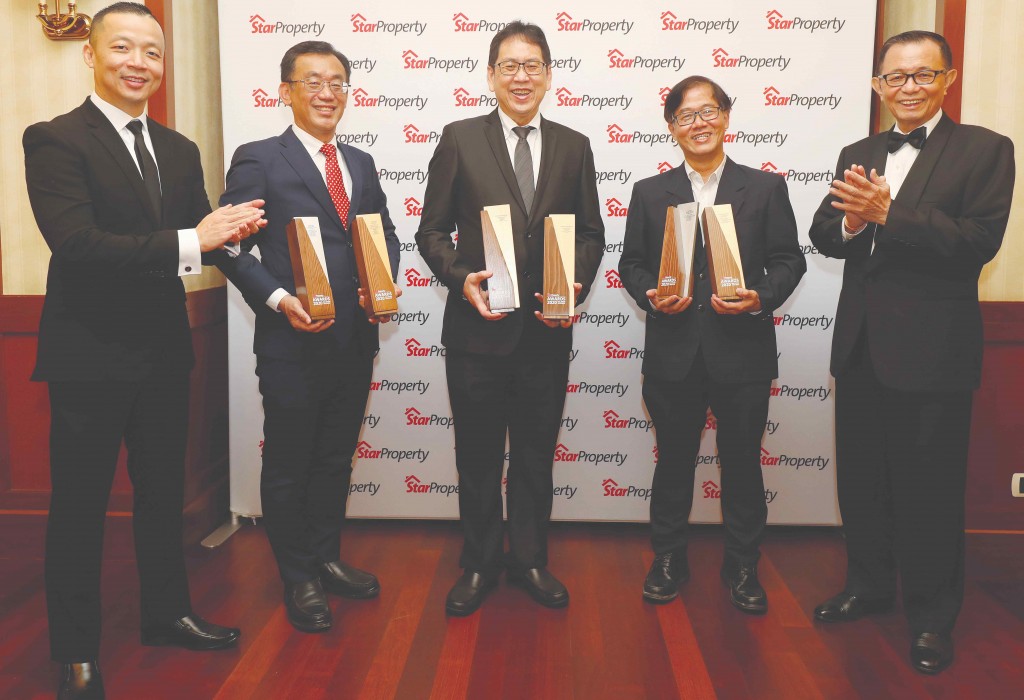 Fu (right) and Yap (left) clap their hands as (from 2nd left) Sunway Property Development Division central region executive director Chong Sau Min, Property Division deputy managing director Lum Tuck Ming and executive director Wong Wan Wooi proudly hold their trophies.