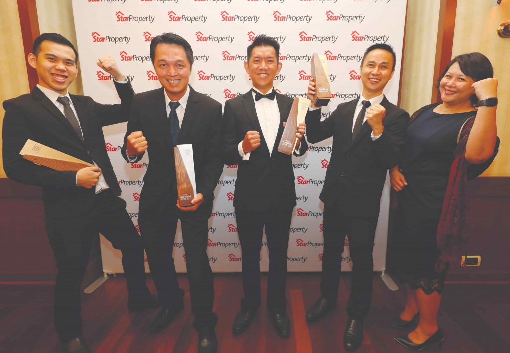 Cheering on are UEM Sunrise central chief operations officer Liong Kok Kit (3rd from left) and his team after winning their trophies.
