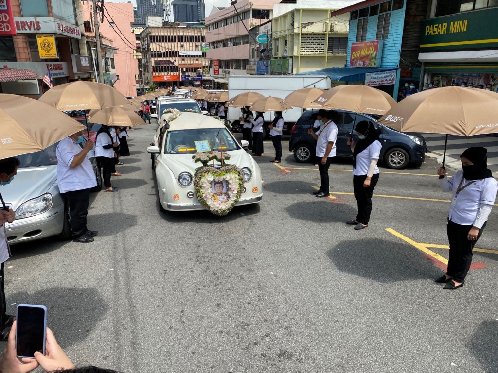 LBS staff lined the entire route through Plaza Seri Setia to view the procession and pay their final respect to Lim.