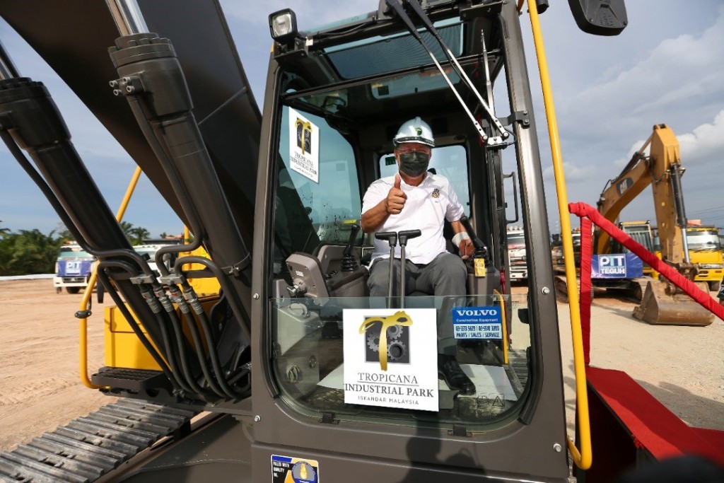 Hasni officiating at the ground-breaking ceremony.