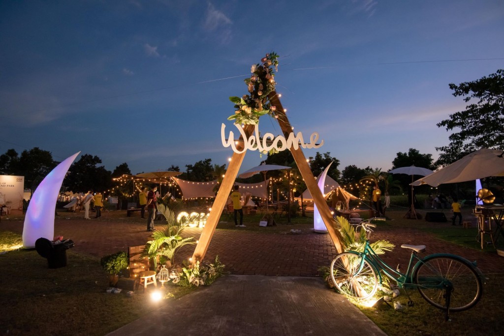 Entry to the Clamping camp.