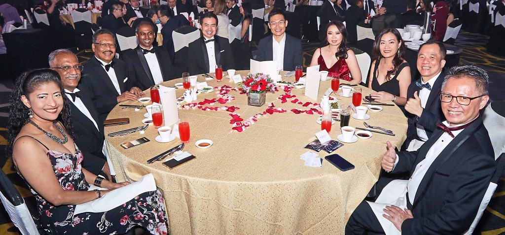 (From left) Star Media Group client brand marketing general manager Sara Chacko, Jiankun International  Bhd executive director and chief executive officer Edwin Silvester Das and independent non-executive  chairman Datuk Seri Mohamed Apandi Ali, Tropicana Corporation Bhd marketing and sales executive  director Krishna and Metropark executive director Adrian Chin, EXSIM business development and  operations head Vincent Chin and corporate communications head Michelle Siew, KLK Land senior general  manager Dianne Chan and senior manager Eric Tan, and FIABCI-Malaysia member Kenneth Chong. — IZZRAFIQ ALIAS/The Star