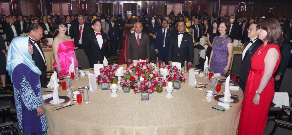 Standing in attention at the VIP table during the national anthem are (from left) Klang Municipal Council  president Noraini Roslan, FIABCI-Malaysia past president YM Tengku Datuk Abdul Aziz Tengku Mahmud,  deputy president Datuk Jennifer Low, Yeow, Noor Azman, Firdaus, Star Media Group chief business officer  Lydia Wang, FIABCI-Malaysia immediate past president Datuk Seri Koe Peng Kang and national committee  member Sally Ng. — IZZRAFIQ ALIAS/The Star