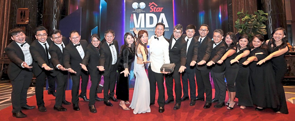 Eupe Corporation Bhd group managing director Datuk Beh Huck Lee (centre) with his team.