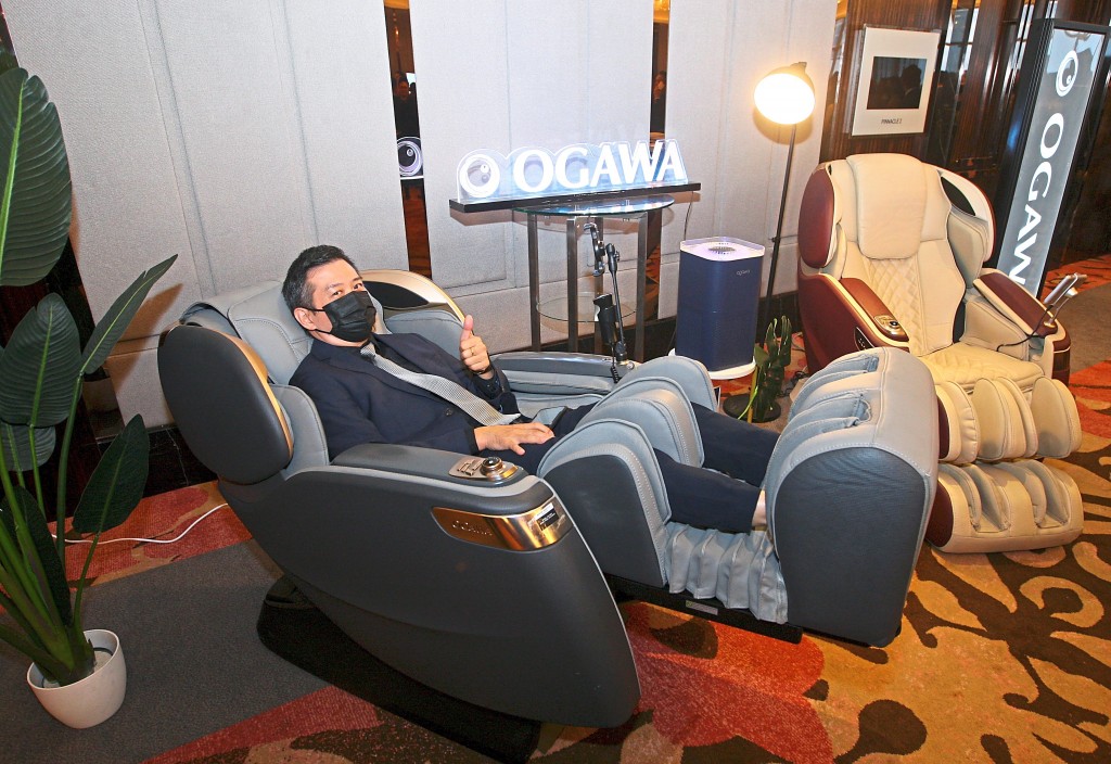 One of the guests enjoying the OGAWA massage chair.