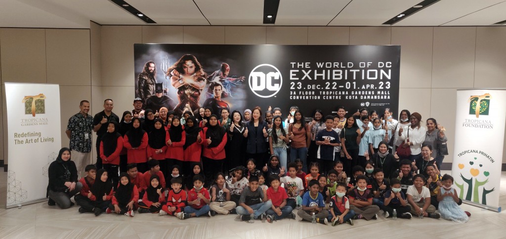 Tropicana deputy chief executive officer Joanne Lee (centre) and the Tropicana team celebrate the children to the mall.