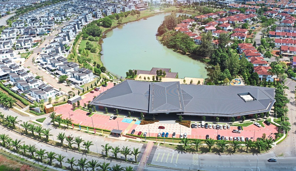 Tasek Commercial Centre is touted as the first lifestyle retail destination in the township that offers great options in restaurants and convenient services.