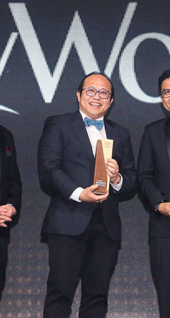 SkyWorld chief executive officer Lee Chee Seng is all smiles with his All-Stars Award.