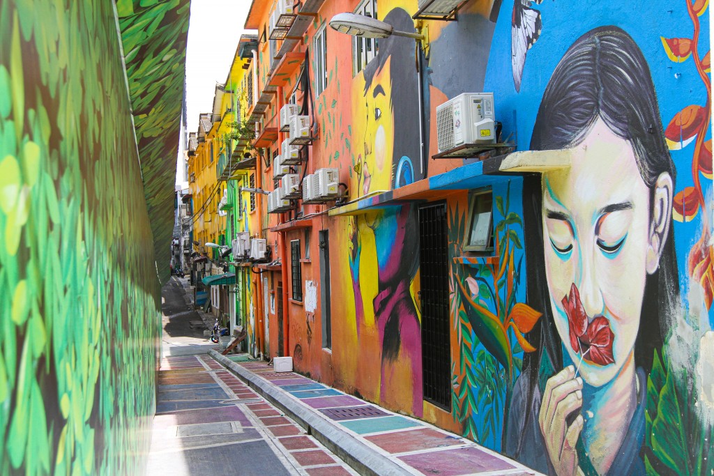 Jalan Alor, Jalan Rumbia and Changkat Bukit Bintang in the capital, used to be known as black spots and now the atmosphere turns into a beautiful and interesting area. The mural painting is a Kuala Lumpur City Hall (DBKL) project aimed at upgrading the area around the capital to attract more tourists from local and foreign to appreciate the abandoned location. In the hallway, there are paintings with the concept of nature to give a new aura as well as make visitors feel safe. Previously, the location was not appreciated due to the unsuitable conditions used as a place of leisure. But this mural painting livens up the atmosphere and gives a fresh aura.— MUHAMAD SHAHRIL ROSLI/The Star