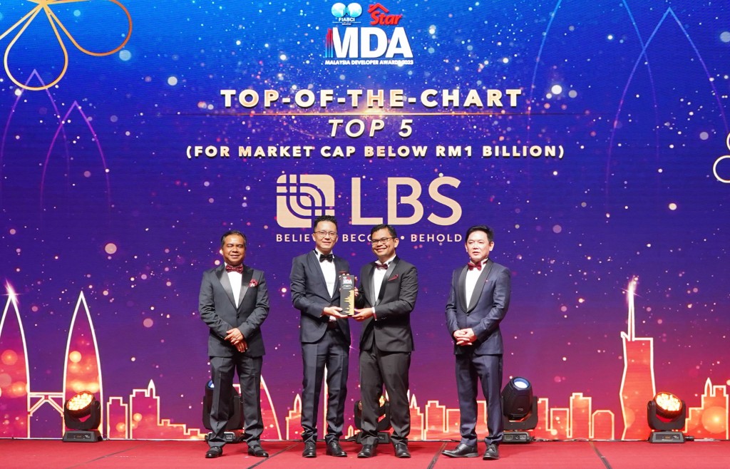 Lim (second from left) received the award from Akmal as Yeow (right) and Firdaus (left) look on.